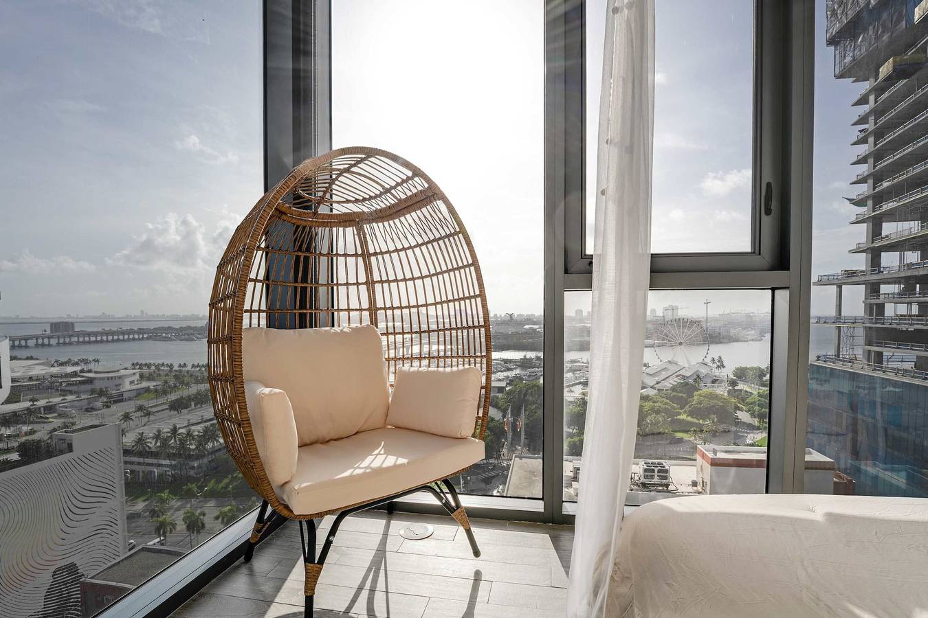 Apartamento inteiro, Downtown Miami 2Br Skyline Bay View Balcony Corner Suite | Luxe Pad in Miami, Flórida
