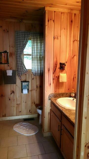 Log Cabin for 5 Guests in Fontana Lake, Swain County, Picture 2