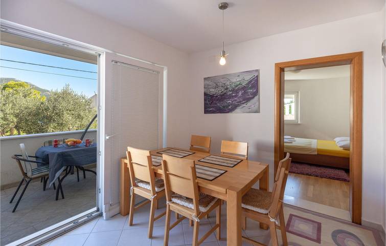 Ganze Ferienwohnung, Gemütliche Wohnung mit Terrasse, WLAN und Parkplatz, 1,5 km vom Strand entfernt in Klek, Dubrovnik-Neretva