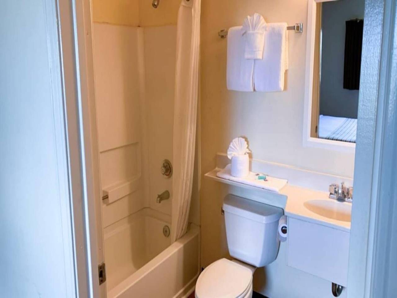 Entire apartment, Ada Queen Bed|Smk|Kitchen in Myrtle Beach, Grand Strand