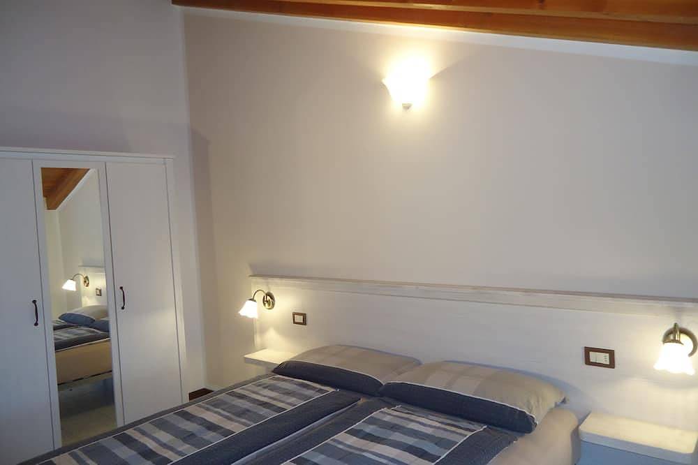 Ganze Wohnung, Casa Enrica Typ E2, bis 4 Pers, 200m zum See, ruhige und sehr romantische Lage in Idro, Gardasee-Berge