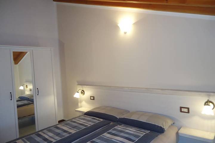 Ganze Wohnung, Casa Enrica Typ E2, bis 4 Pers, 200m zum See, ruhige und sehr romantische Lage in Idro, Gardasee-Berge