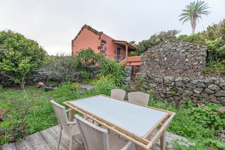 Casa rural para 3 personas, con balcón y jardín en Valverde