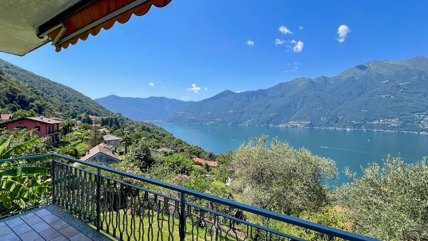 Vacation rental for 5 people, with Balcony and Terrace as well as Yard and View in Lago Maggiore