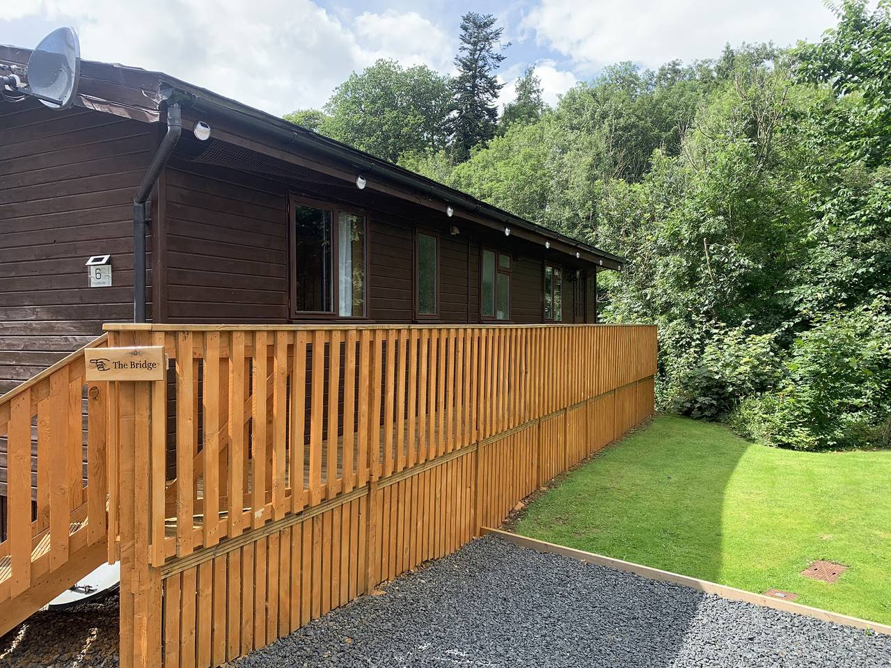 Lodge with river view - sleeps 6 - pet friendly in Scottish Borders