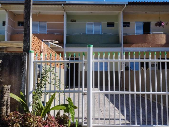 Casas e apartamentos de temporada para 7 pessoas, com terraço e jardim em Matinhos