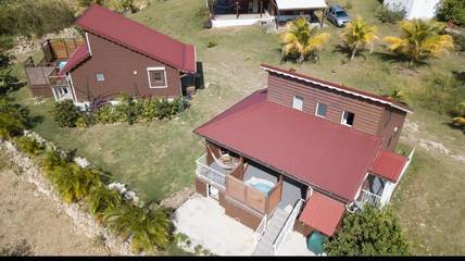 Cottage pour 5 personnes, avec jardin ainsi que piscine et jacuzzi, adapté aux familles à Capesterre-de-Marie-Galante