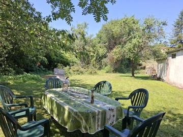 Gîte pour 6 personnes, avec jardin dans Dampierre-et-Flée