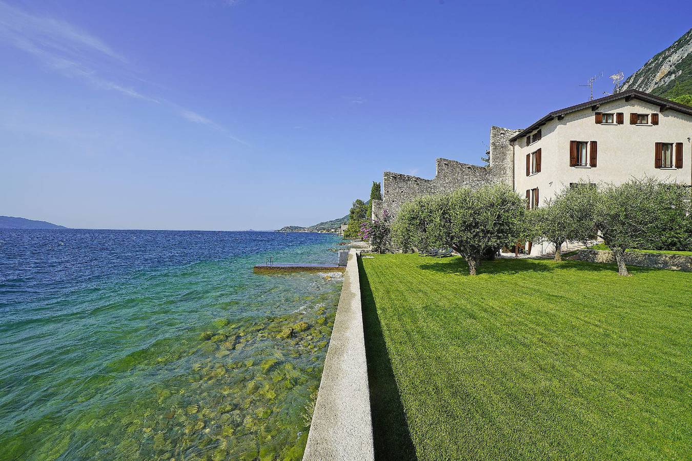 Villa Victoria Lake front in Gargnano, Gardasee-Berge