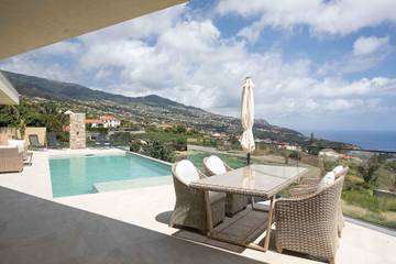 Bungalow für 8 Personen, mit Garten und Ausblick sowie Pool auf Madeira