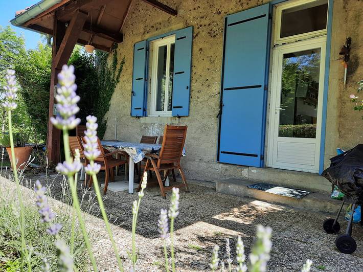 Gîte pour 4 personnes, avec terrasse et jardin à Sarrogna