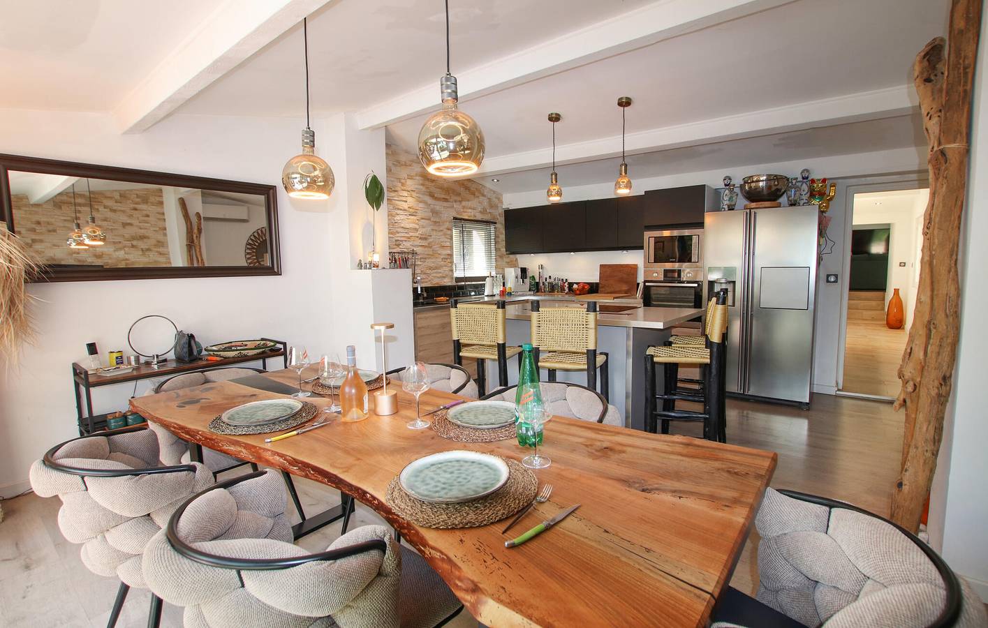 Luxury Apartment with Pool & Parking, 1.5km to Avignon in Les Angles (Gard), Nimes region