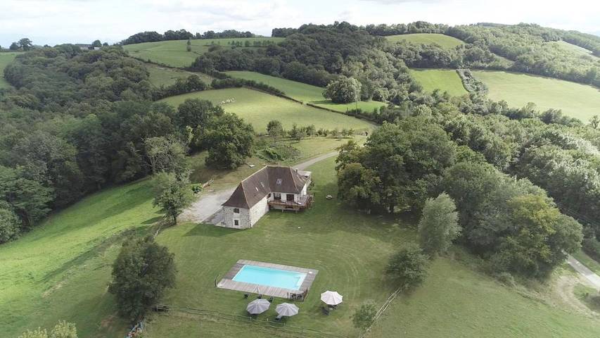 Chambre d’hôte pour 2 personnes, avec jacuzzi ainsi que piscine et jardin, adapté aux familles en Pyrénées-Atlantiques - 2