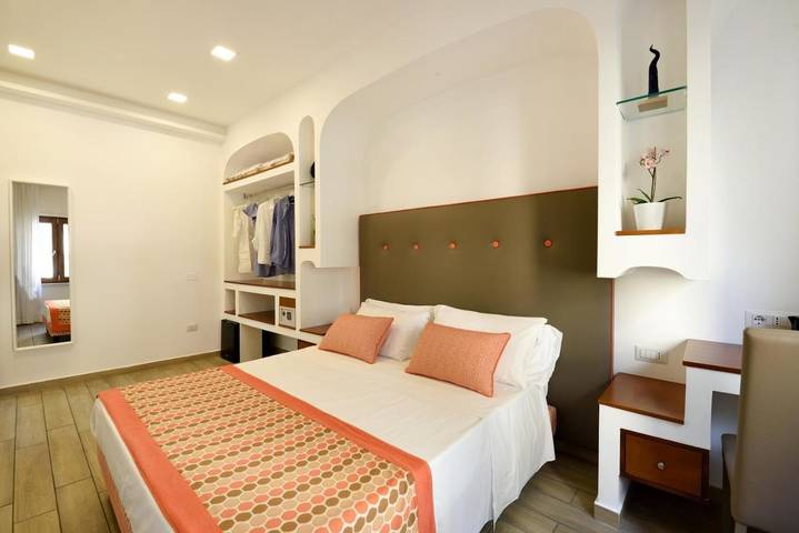 Chambre d’hôte pour 8 personnes, avec balcon et vue, adapté aux familles à Sorrento - 3