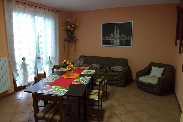 Gîte pour 9 personnes, avec balcon ainsi que vue et jardin, animaux acceptés à Ottobiano