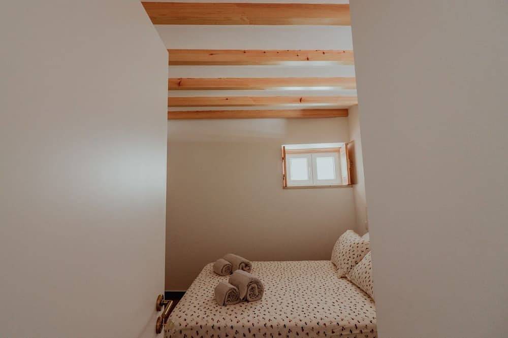 Refúgio do Paixão no Centro da Vila Junto à Praia in Praia do Ouro, Sesimbra