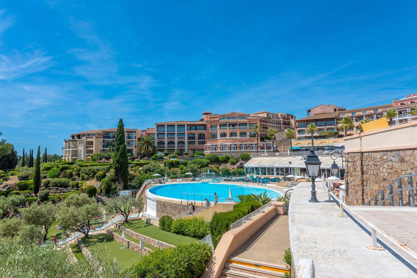 Holiday Home 'Cap Esterel Vue Mer' with Sea View, Wi-Fi and Air Conditioning in Le Dramont, Saint-Raphaël