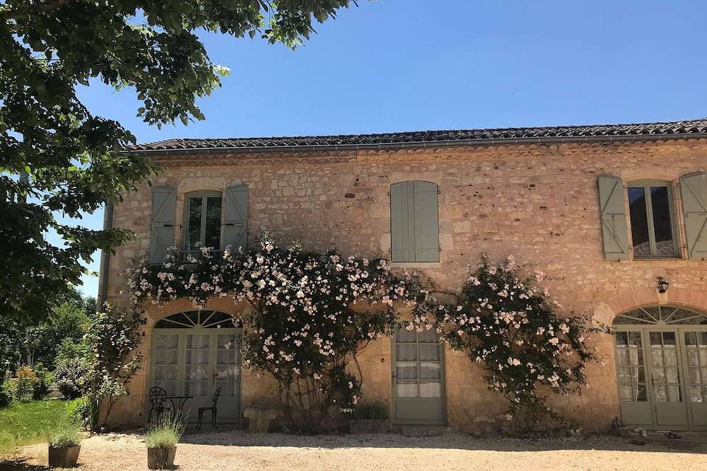 Appartement entier, Appartement Duplex dans le Domaine du Château du Xvii in Castelnau-de-Montmiral, Région d'Albi