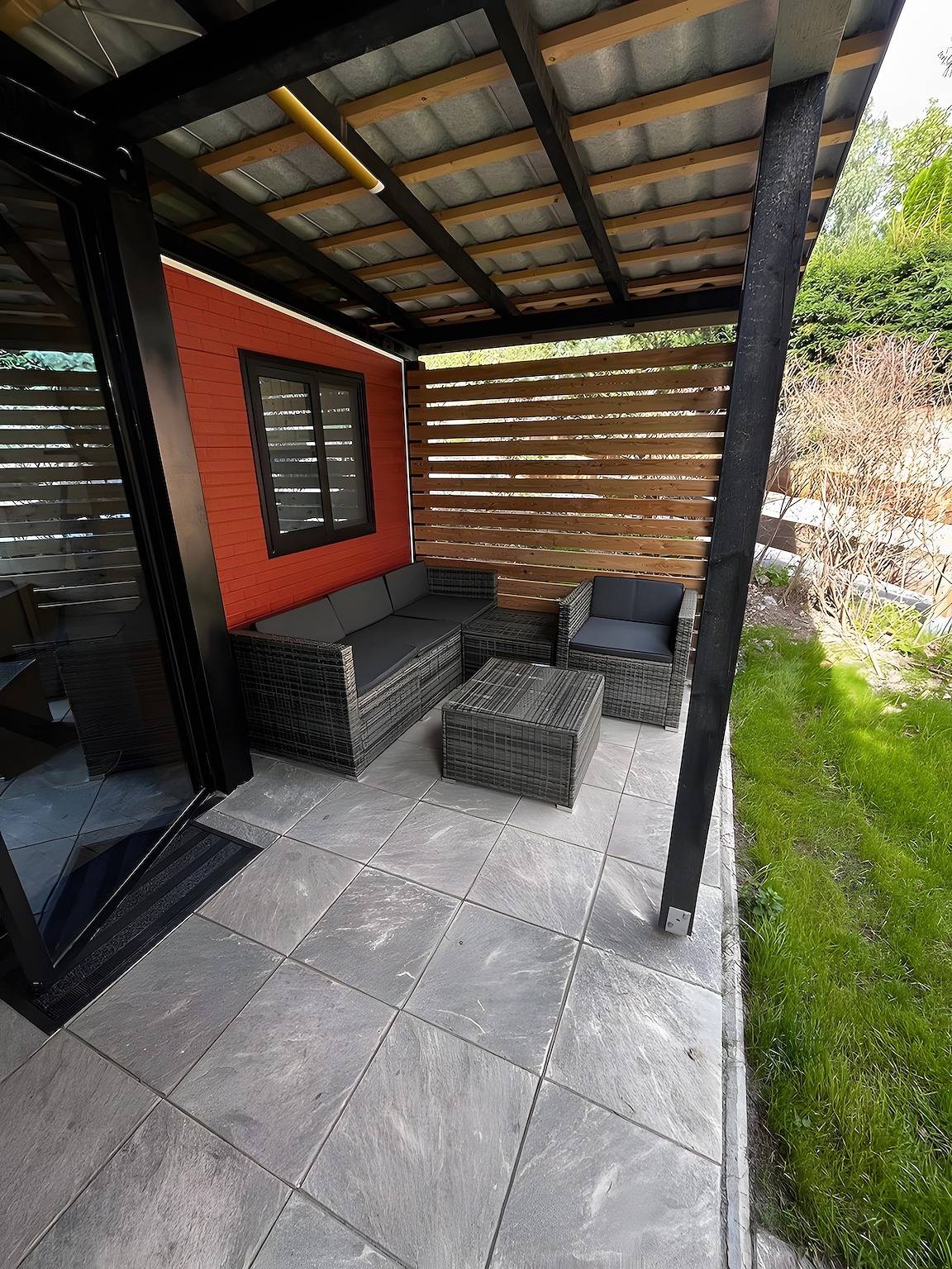 Ganze Ferienwohnung, Tinyhaus 200 mit privater Terrasse, Garten und Wlan in Bungalowdorf Zadelsdorf, Zeulenroda-Triebes