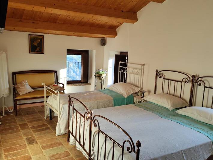 Privatzimmer für 3 Personen, mit Balkon und Terrasse sowie Garten und Pool in Penna San Giovanni - 4