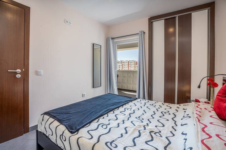 Appartement entier, Appartement 'Carpe Diem' avec balcon, Wi-Fi et climatisation in Praia da Rocha, Portimão