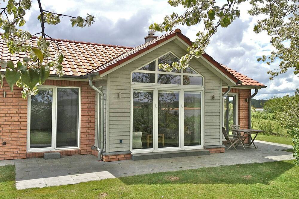 Ruhiges 5* Ferienhaus direkt am Wasser | Wlan | Sauna | Kamin | Whirlwanne in Schlei, Kosel