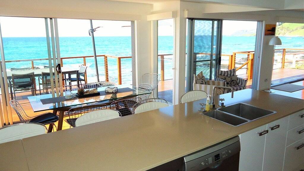 Siebzehn Schritte zum Strand in Boat Harbour Beach, Tasmanien