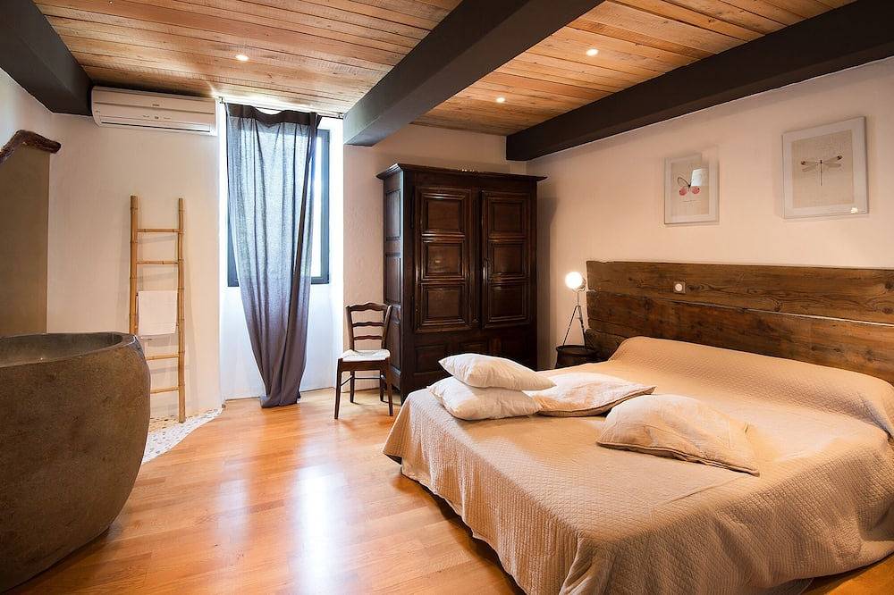 Independent Mas not overlooked with 10700m2 of enclosed park, 14x4 heated pool in Labeaume, Ardèche