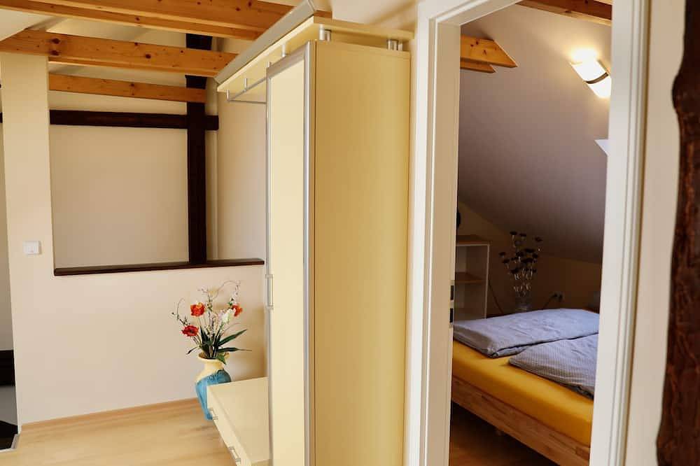 Ganze Wohnung, Ferienwohnung, 80qm, 1 Schlafzimmer, 1 Wohn-Schlafzimmer, max. 4 Personen in Wilsdruff, Osterzgebirge