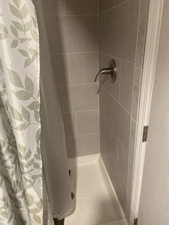 Single family house with 5 bathroom 3 bathroom Livingroom family room in Ewing Township, Mercer County