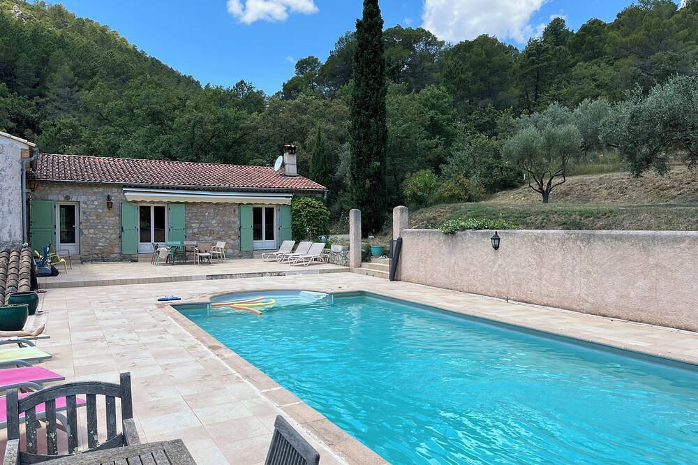 Stone country house in absolute peace and quiet! 100% private house and pool in Figanières, Draguignan Region