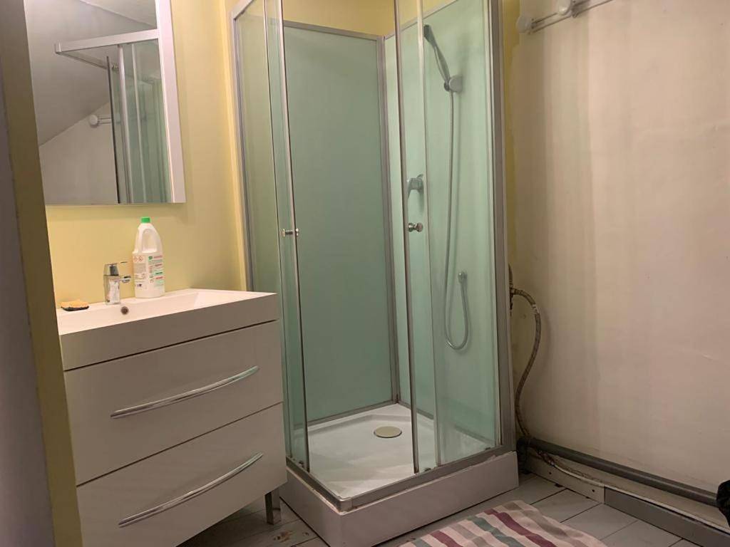 Appartement entier, Three-Bedroom Apartment in Saint-Céré, Lot