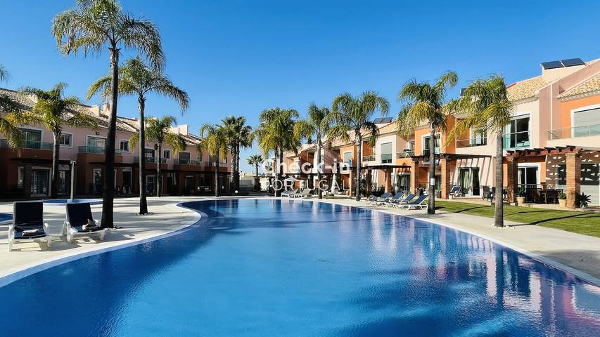 Holiday home for 6 people, with terrace and pool as well as garden in Albufeira