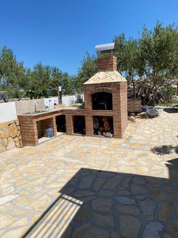 Gîte pour 8 personnes, avec vue ainsi que piscine et jardin, animaux acceptés en Croatie - 4