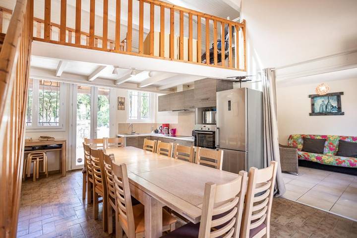 Gîte pour 15 personnes, avec terrasse et piscine, animaux acceptés à Vaunaveys-la-Rochette