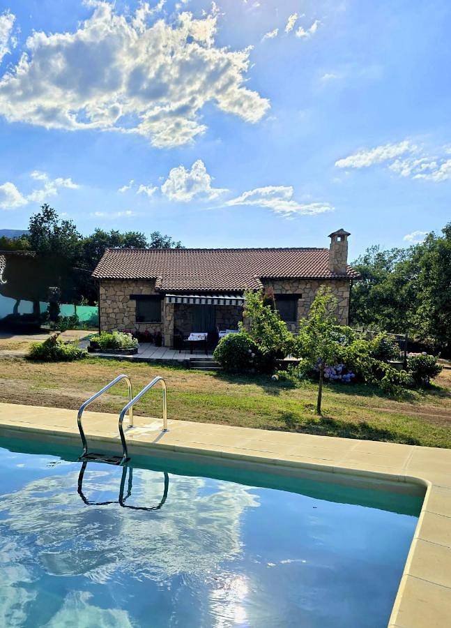 Casa de vacaciones para 7 personas, con vistas además de jardín y piscina en Sierra de Gredos - 4
