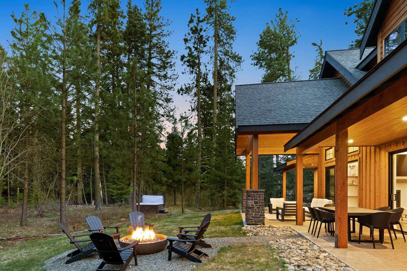 New Luxe Home | Hot Tub, Firepit, Bbq, Chefs Kitch in Ronald, Condado de Kittitas