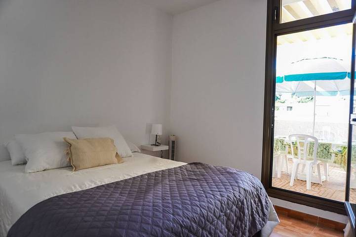 Ganze Wohnung, Blue Coast Apartment with Pool and WIFI in Playa de LA BALLENA (Arona), Arona