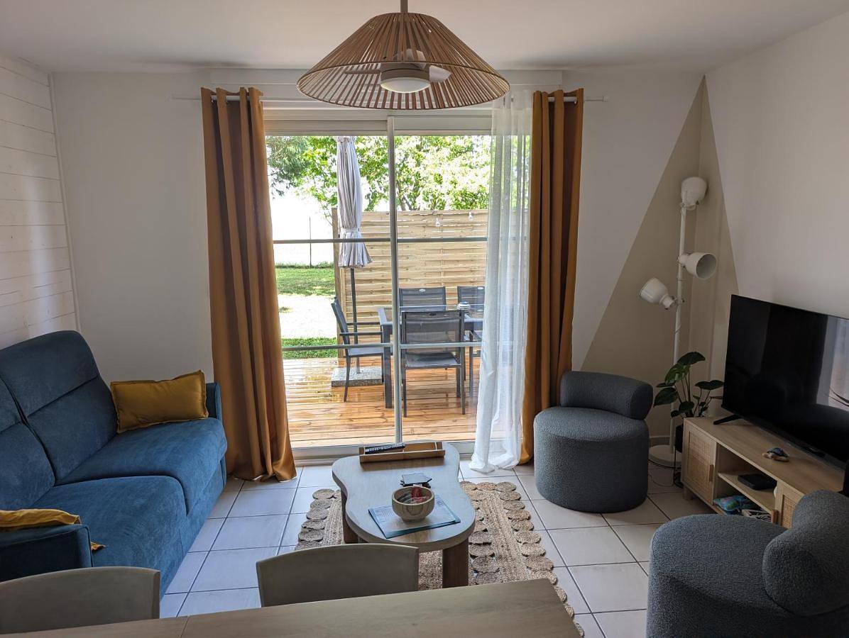 Geheel appartement, T3 Lumineux La Rochelle - Calme & Terrasse - 6 personnes - Parking in Lagord, La Rochelle en omgeving