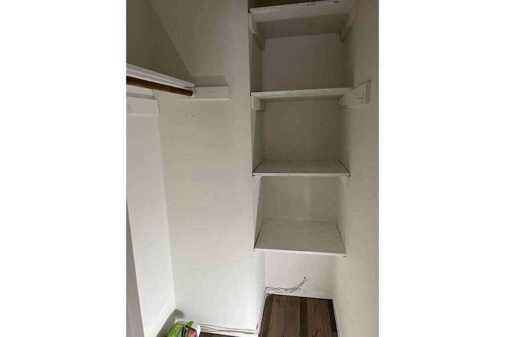 Fully Modern 3 bedroom 65\"smart tvs cable bluetooth speakers etc in Islip, Suffolk County