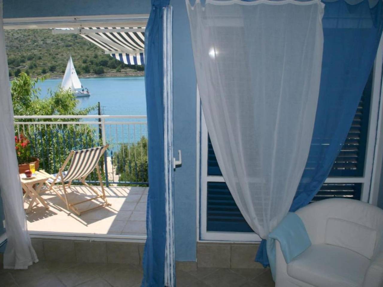 Ganze Wohnung, Apartments Mediterraneo Blues - Two bedroom apartment with sea view (Lavanda) in Dalmatinische Inseln