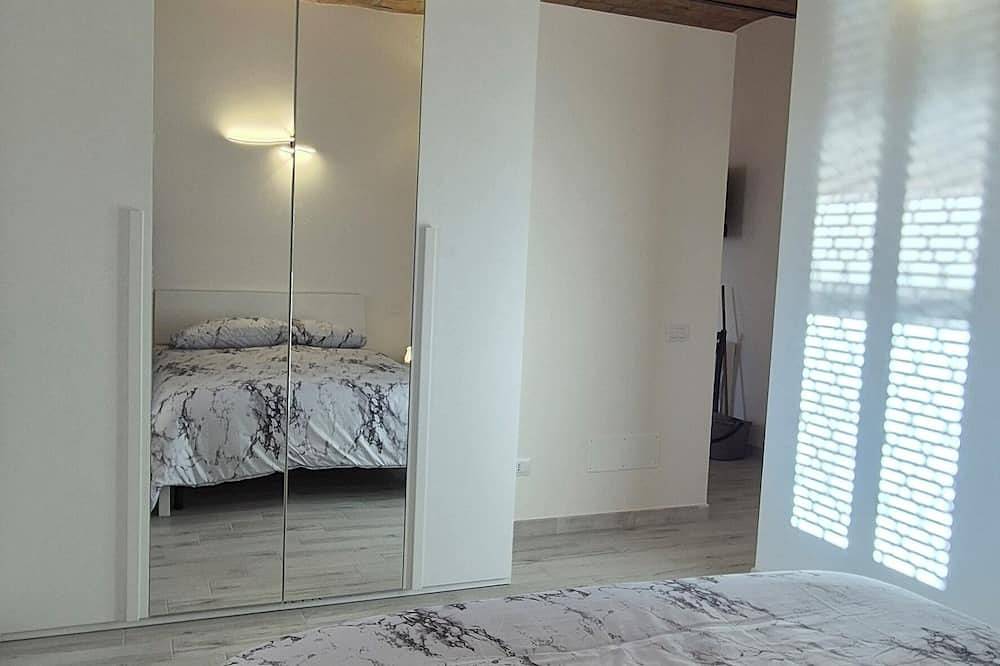 Entire apartment, R&B Home The right place close by the eternal city and the seaside in Fiumicino, Rome Province