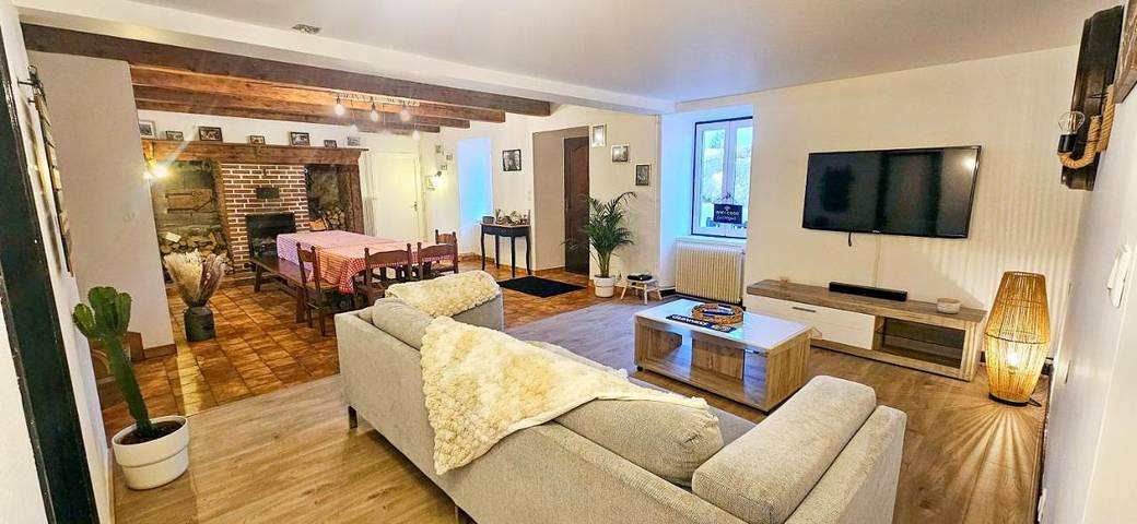 Gîte pour 10 personnes, avec jardin dans Trémouille
