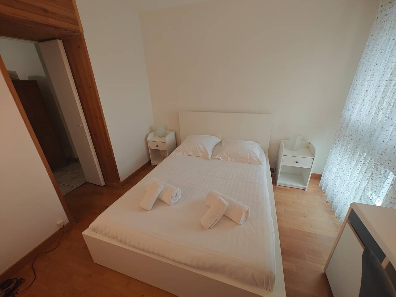 Entire apartment, Spacious T4 Apartment with Mountain Views, Wi-Fi, and Parking – Sleeps 8 in Annecy in Annecy, Annecy (commune)