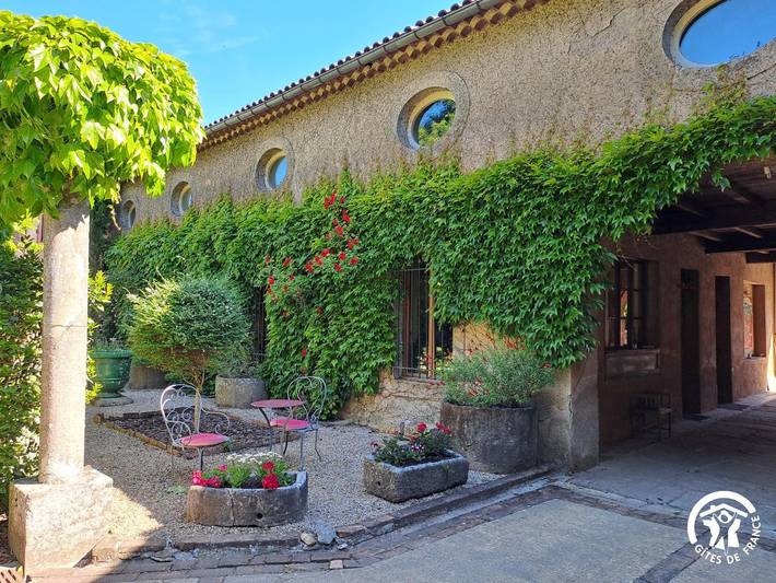 Gîte pour 4 personnes, avec Terrasse et Jardin à Labastide-Rouairoux