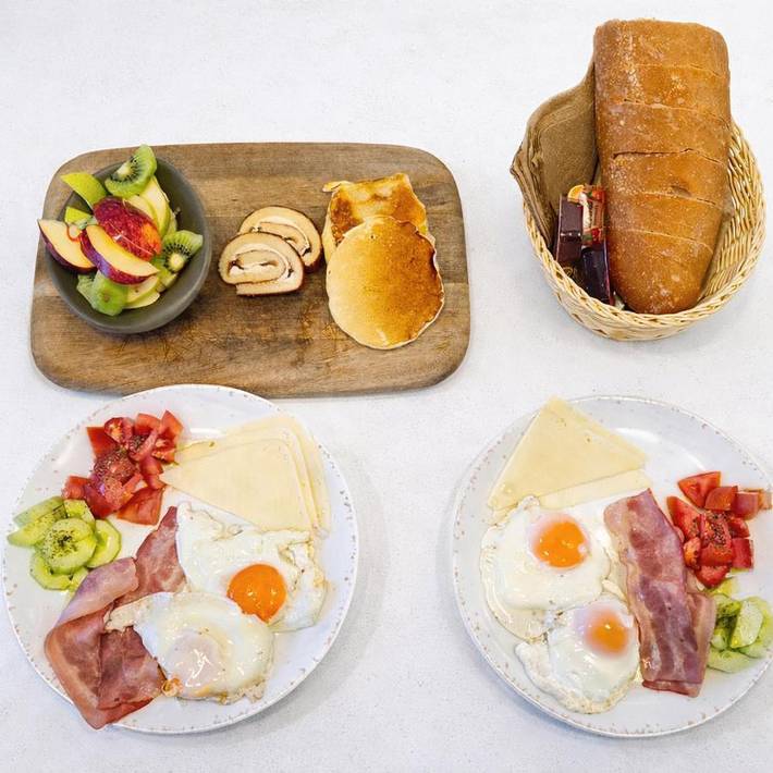 Chambre d’hôte pour 2 personnes, avec balcon ainsi que jacuzzi et piscine dans Égine - 4