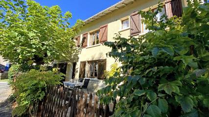 Gîte pour 6 personnes, avec terrasse à Champagnac-la-Rivière
