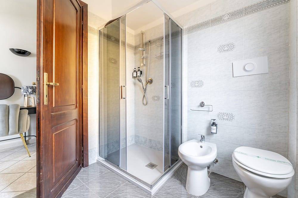 Elegant and Romantic Ground Floor Suite - 18 minutes from Rome in Ciampino, Castelli Romani