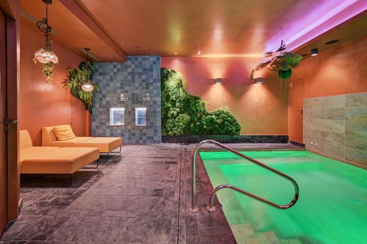 Hôtel pour 4 personnes, avec piscine et terrasse ainsi que vue et sauna dans Gare De Marseille Saint Charles - 3