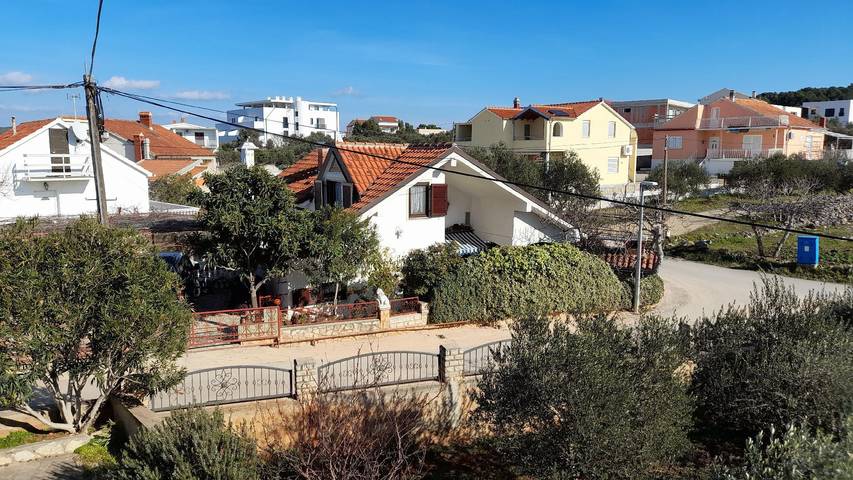 Ferienwohnung für 3 Personen, mit Terrasse, mit Haustier in Jezera